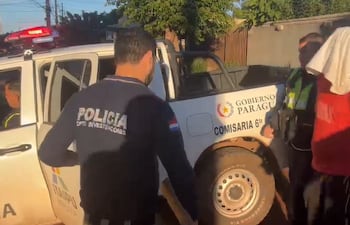 Luis Alberto Moran Díaz, es detenido a metros del lugar del hecho. Luego fue llevado a bordo de la patrullera a la comisaría jurisdiccional.