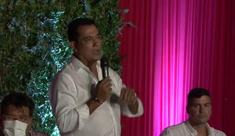 El exsenador Martín Arévalo se defendió de las acusaciones en su contra, tiroteando contra el titular de Aduanas, Julio Fernández
