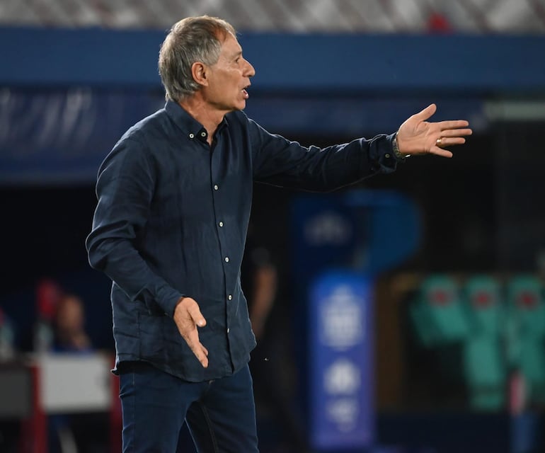 Holan: “Mientras haya chances, vamos a seguir peleando”