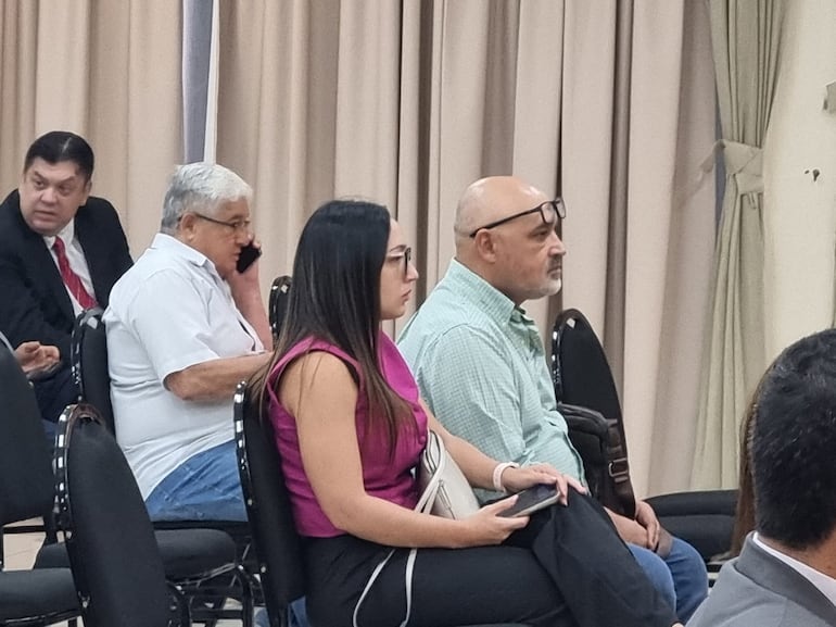 En la primera fila, el expresidente de la Essap Osmar Ludovico Sarubbi, quien solicitó su sobreseimiento definitivo.