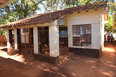 El techo presentaba filtraciones con cada pequeña lluvia, debido al deterioro.