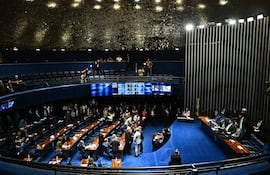 El Senado de Brasil aprobó el proyecto de ley que busca reducir las penas del expresidente Jair Bolsonaro y de otros participantes en la conspiración golpista ocurrida tras las elecciones de 2022.