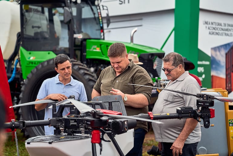 Las innovaciones tecnológicas ocupan la curiosidad de los visitantes.