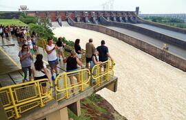 Recientemente, por cuarta vez en lo que va del año, se abrieron las compuertas del vertedero de Itaipú.