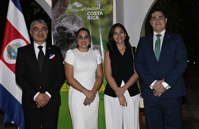 Jeison Granados, embajador de Costa Rica en Paraguay, junto con Viviana Campos, Maggi Salas y Gabriel Tapia Barboza, consejero de la Embajada de Costa Rica.