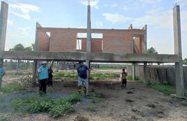 Obra abandonada en la comunidad de los Tomarahos. Era para un dispensario médico, existe un avance del 23%.