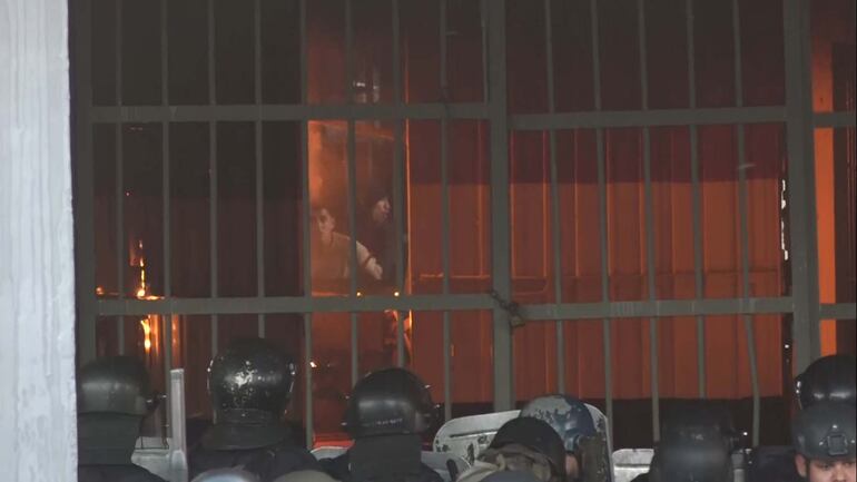 Incidentes en la cárcel de Tacumbú, donde reos tomaron la prisión.