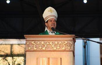 Monseñor Amancio Benitez presidió la misa en la Basílica de Caacupé.