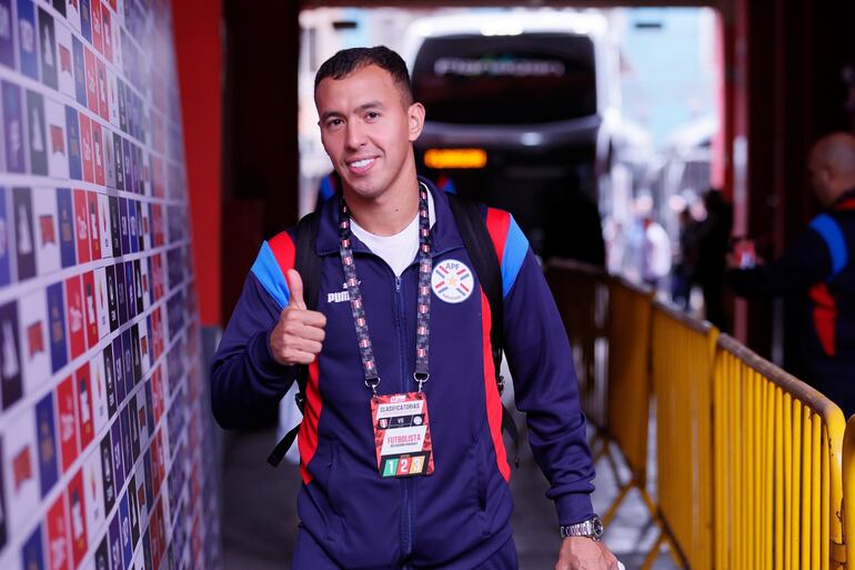 Alejandro Romero Gamarra, jugador de la selección de Paraguay, durante la llegada al estadio Nacional de Lima.