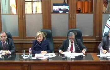 Los miembros del Jurado de Enjuiciamiento de Magistrados Mario Varela, Alicia Pucheta, Manuel Ramirez Candia y Derlis Maidana solicitaron copia del proceso abierto al abogado Walter Ramón Acosta.