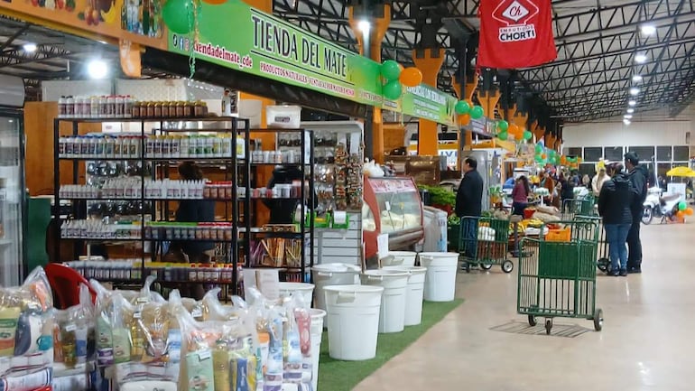 Por su mes aniversario, Abasto Este ofrece promociones y descuentos especiales en los distintos locales del complejo comercial.