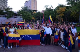 Venezolanos residentes en Paraguay celebraron la captura de Nicolás Maduro