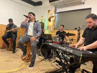 El cantante Elías Coronel lanzará su nueva "live session" en las plataformas digitales.