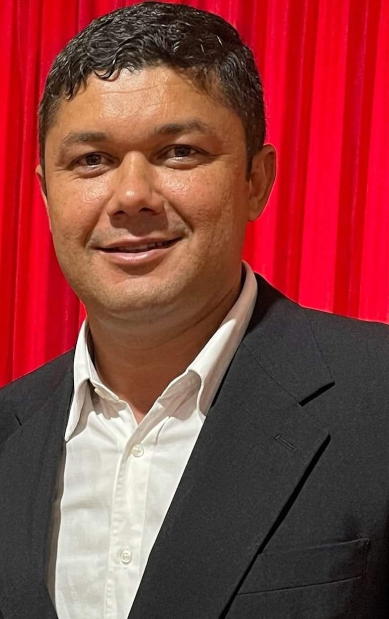 El candidato de la lista 1 de la ANR, Gilberto Mereles, aspira a ocupar la intendencia de Acahay.