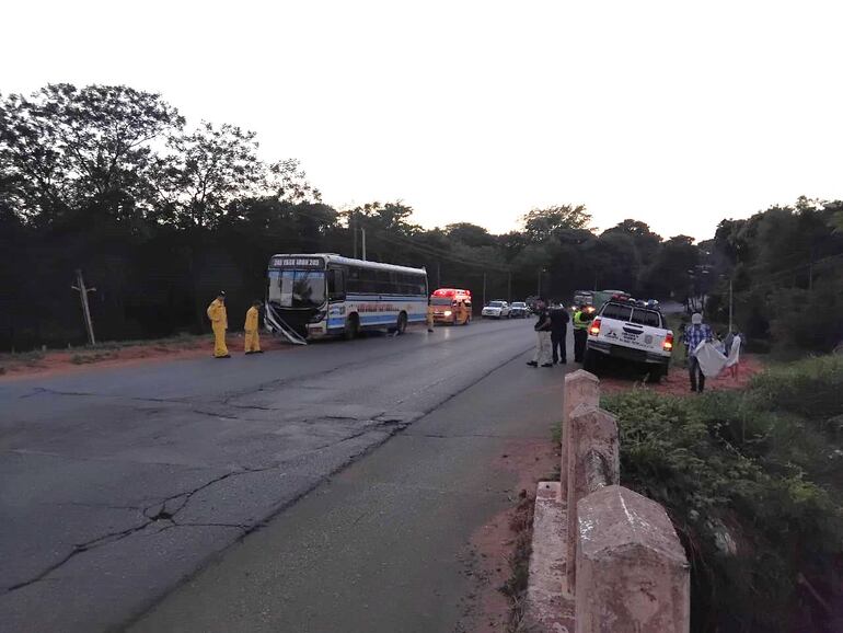 El conductor de la motocicleta falleció en el lugar, mientras que su acompañante fue trasladada al Centro de Salud local.