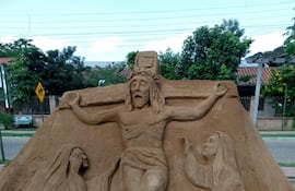 Oscar "Arena" lidera una impresionante obra de arte efímero en la ciudad de Cerrito.