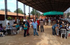 Esc. y Col. Enrique Soler de la ciudad de Capiatá en la ruta PY 02: local de votación de los colorados.