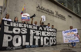 Una manifestación frente a la Asamblea Nacional en Caracas (Venezuela).