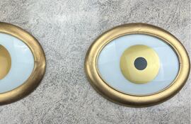 Obra de Bettina Brizuela realizada en madera, vidrio y pintura que formará parte de "El centro de un poema es otro poema".