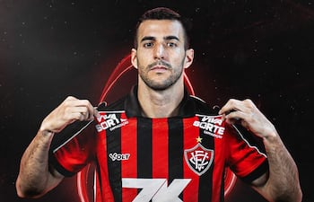 Raúl Cáceres retorna a Olimpia tras militar últimamente en el Vitória de Salvador, Bahía.