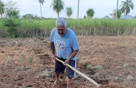 Don Hilario Ramón Armoa, agricultora de la compañía Caroveni de Villarrica.