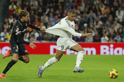 Madrid (Spain), 29/03/2025.- Real Madrid's Kylian Mbappe (R) vies for the ball against Leganes's Sergio Gonzalez during LaLiga soccer match between Real Madrid and Leganes at Santiago Bernabeu Stadium in Madrid, Spain, 29 March 2025. (España) EFE/EPA/Mariscal