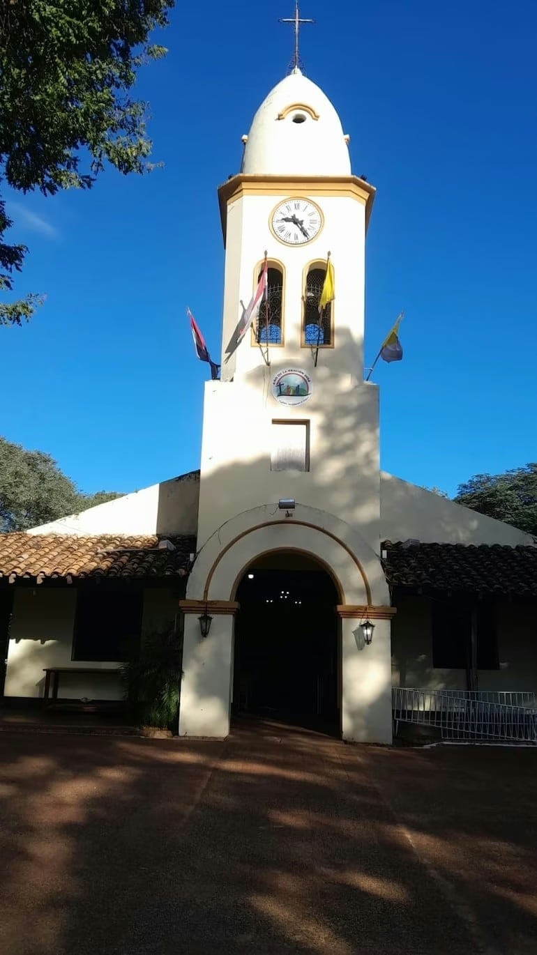 La iglesia de Piribebuy, Santuario Nacional Dulce Nombre de Jesús, es un importante templo histórico en Paraguay.