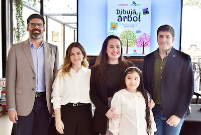 Organizadores del concurso “Dibujá un árbol”.