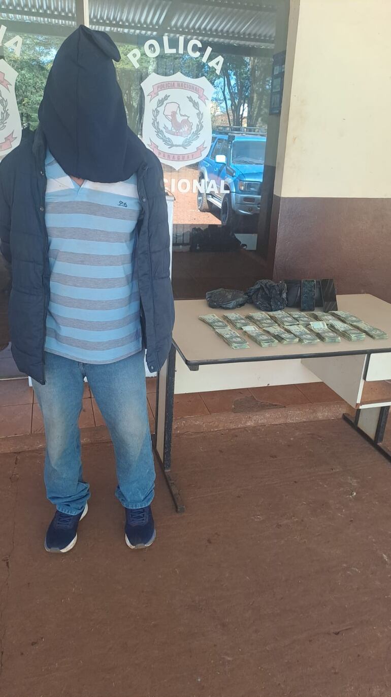 El sospechoso con las evidencias fueron llevados a la sede policial, donde quedaron a cargo del Ministerio Público.