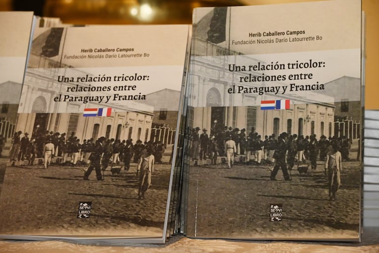 Una relación Tricolor: relaciones entre Paraguay y Francia de  Herib Caballero Campos.