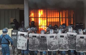 Incidentes en la cárcel de Tacumbú, donde reos tomaron la prisión.