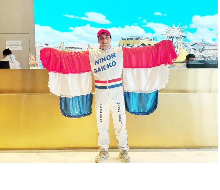 Alan Osmar Alvarenga Ortega viajó a Lima donde esta noches acompañará a la selección paraguaya