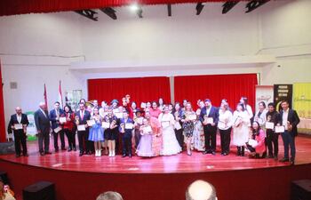 Más de 35 personas fueron galardonadas con los Premios Guaraní de Oro en Asunción.