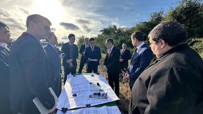MITIC y delegación de Taiwán recorren el futuro sitio del Data Center Binacional de Inteligencia Artificial.