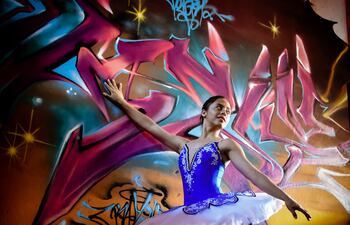 Micaela Martínez, de la carrera de licenciatura en Danza del Instituto Superior Bellas Artes (ISBA).