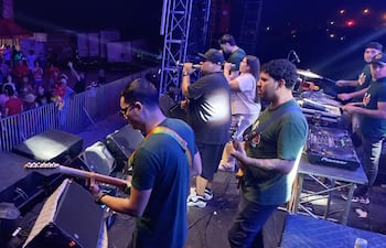 Moisés Flor brindó su show al público que acudió a la HawaiianFlo 2026.