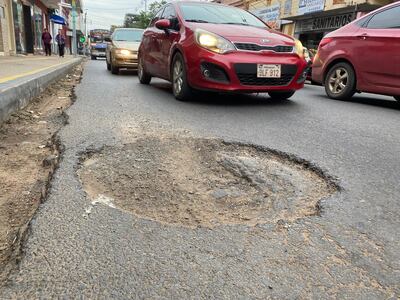 Bache en frente a la ex sede de la Municipalidad de Luque.