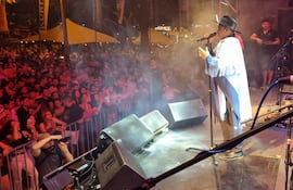 Iván Ruiz fue uno de los artistas internacionales que hizo vibrar al público en la noche del festival de la Expo Orgullosamente Misionero.