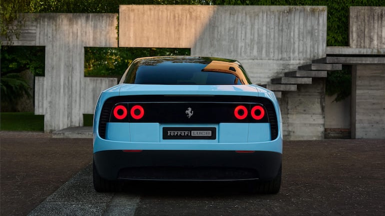 Esta imagen difundida por el fabricante italiano de automóviles Ferrari el 25 de mayo de 2026 muestra el nuevo automóvil totalmente eléctrico de Ferrari llamado “Luce”, palabra italiana para “luz”, presentado por Ferrari en Roma el 25 de mayo.