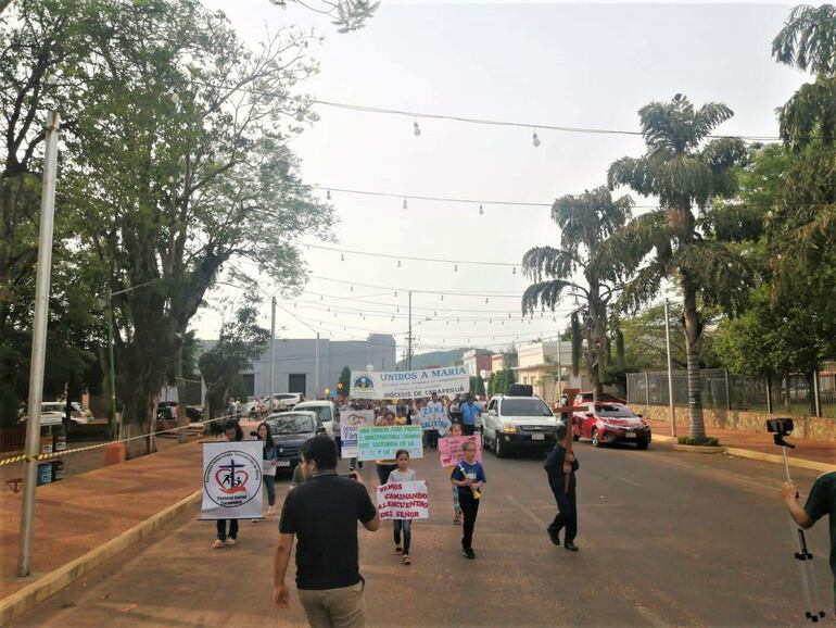 Laicos peregrinaron hasta llegar a la Catedral Inmaculada Concepción de María.