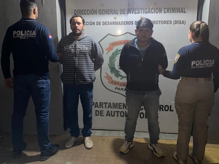 El brasileño Francisco Fabio Da Silva Barahuna Bezerra y el boliviano Ariel Ronaldo Martínez Villca, capturados en Areguá.
