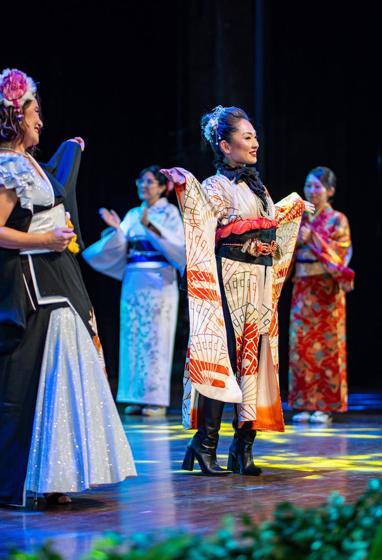 “Kimono Show” es el espectáculo que se realizó en el Teatro del Banco Central del Paraguay