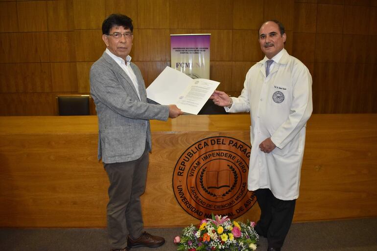 FotosNavegación entre mensajesMensaje 1 de 228 Anterior Siguientechange-formatchange-format
Asunto:Fwd: Fotos doctor Osmar Cuenca, decano de Medicina
De	Pedro Gomez <pgomez@abc.com.py>
Destinatario	foto@abc.com.py
Fecha	28-09-2021 21:14 decano de Medicina
De	Pedro Gomez <pgomez@abc.com.py>
Destinatario	foto@abc.com.py
Fecha	28-09-2021 21:14