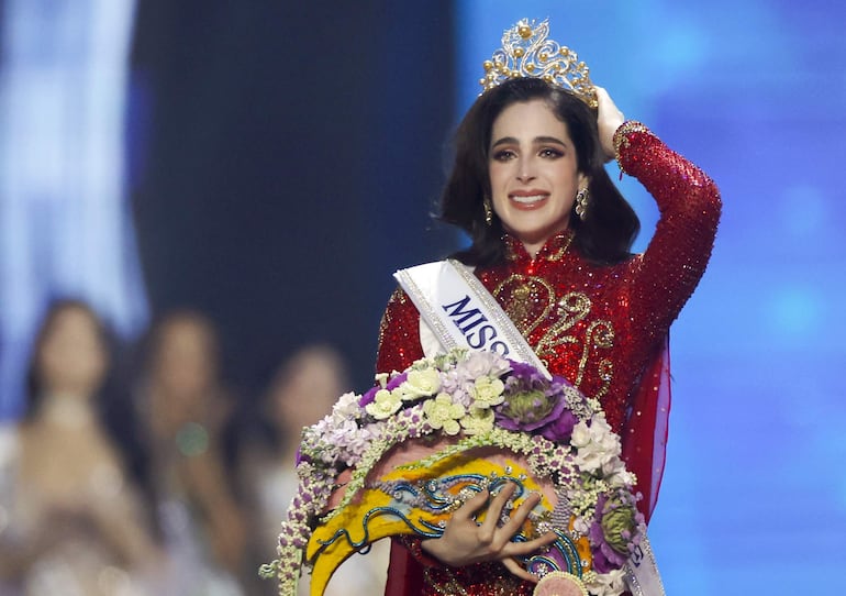La mexicana Fátima Bosch, Miss Universe 2025, entregará la corona a su sucesora el 24 de noviembre en Puerto Rico. (EFE/EPA/RUNGROJ YONGRIT)
