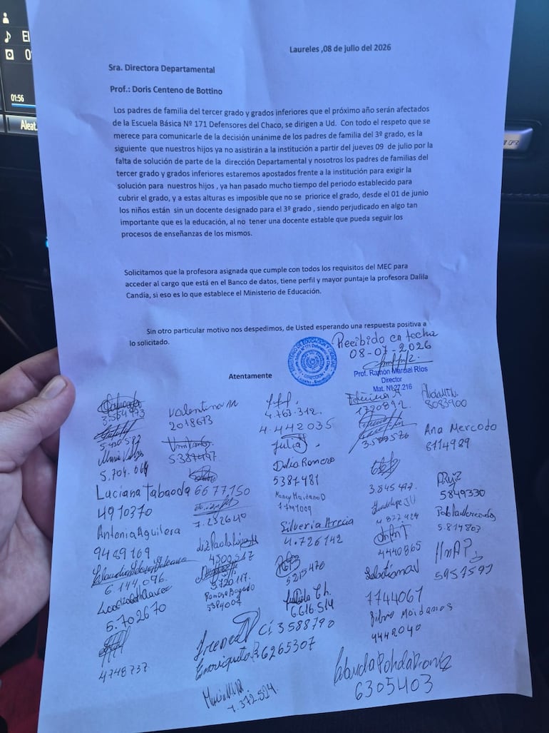 Los padres de los alumnos del tercer grado enviaron una nota la coordinadora departamental de educación, Doris Centeno, comunicando que desde mañana los alumnos ya no asistirán a clases y que los padres realizarán una medida de fuerza.