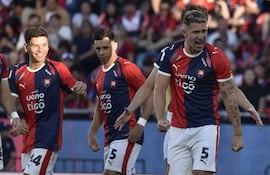 Jorge Morel (5), futbolista de Cerro Porteño, festeja un gol en el partido frente a Sportivo Ameliano por la fecha 15 del torneo Clausura 2026 de la Primera División de Paraguay en el estadio La Nueva Olla, en Asunción, Paraguay.