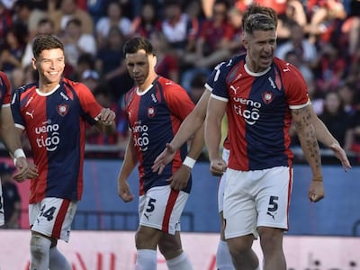 Jorge Morel (5), futbolista de Cerro Porteño, festeja un gol en el partido frente a Sportivo Ameliano por la fecha 15 del torneo Clausura 2026 de la Primera División de Paraguay en el estadio La Nueva Olla, en Asunción, Paraguay.