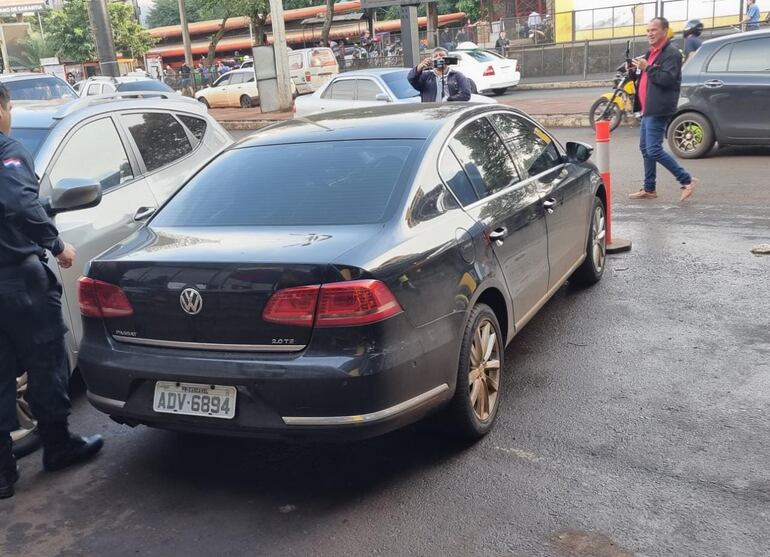 La intervención policial permitió recuperar el vehículo robado.