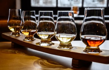 Cata de whisky, Skye, Escocia.