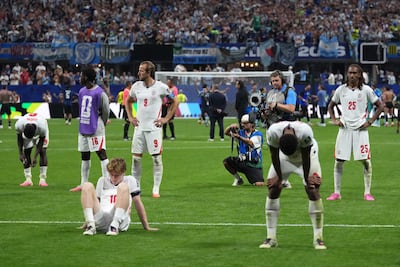 Jugadores de Inglaterra reaccionan este miércoles, al final del partido del Mundial de la FIFA 2026 entre Inglaterra y Argentina en el estadio Mercedes-Benz en Atlanta (Estados Unidos). EFE/ Octavio Guzmán
